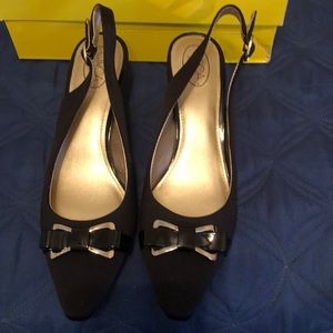 Black sling back bow-tie dress heels